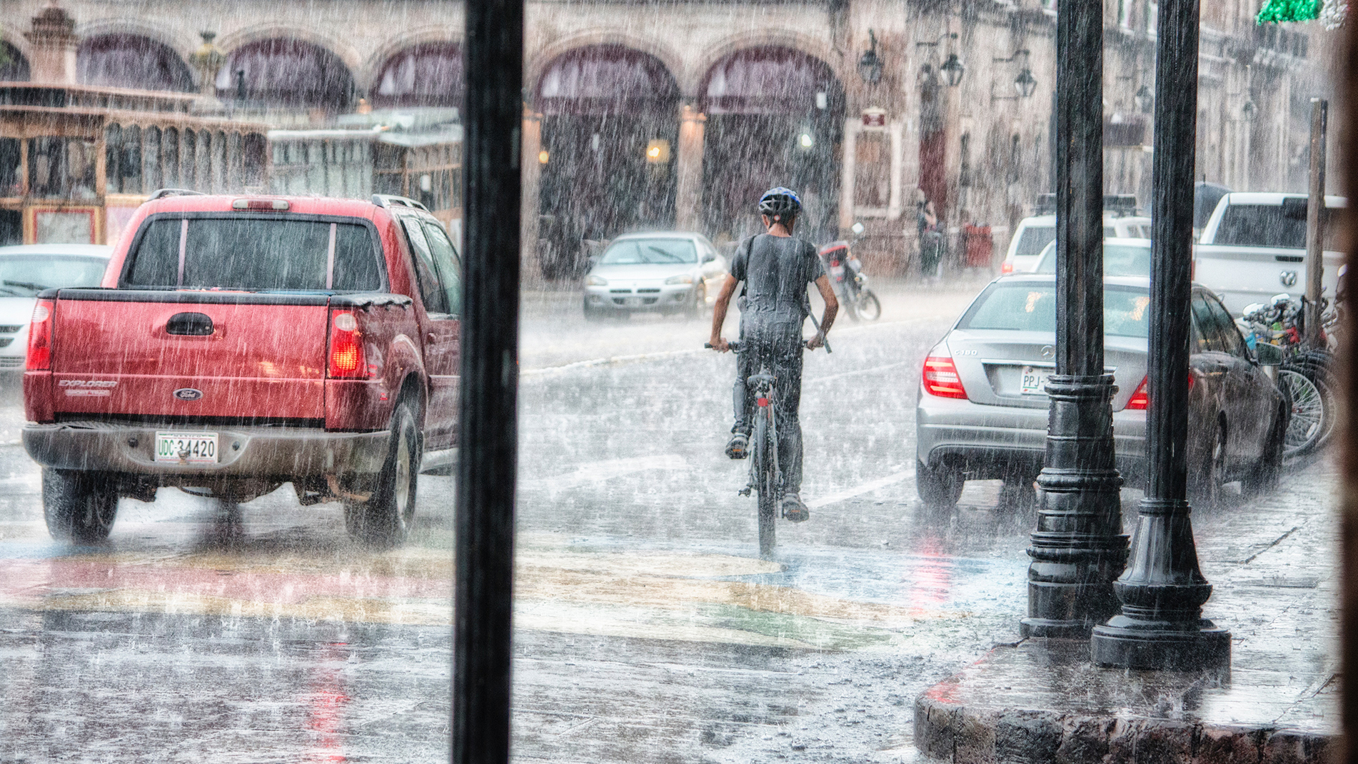 pioggia dirompente in città - Città Clima